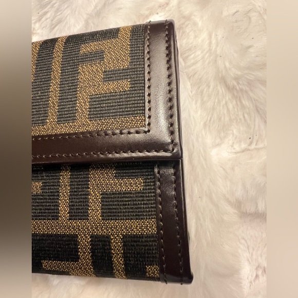 Authentic FENDI trifold wallet (like NEW) - Picture 4 of 13